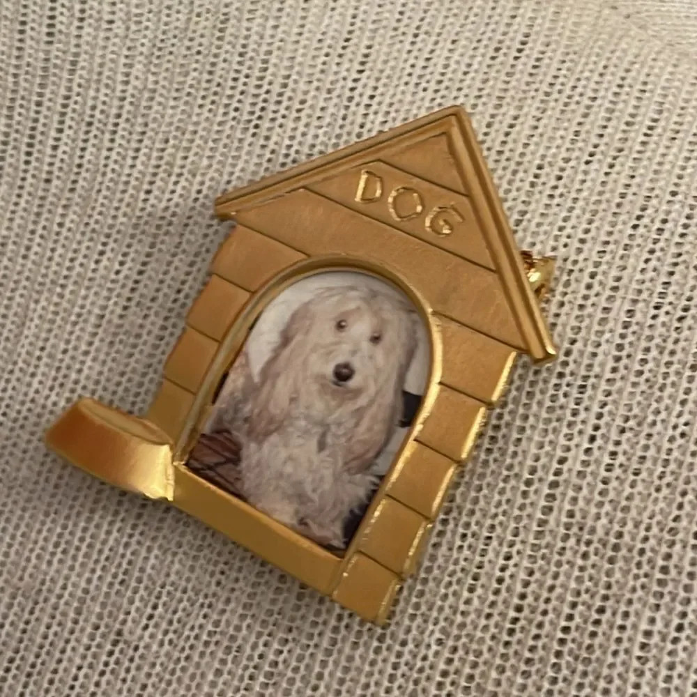JJ Jonette Jewelry Doghouse Pin Photo Frame